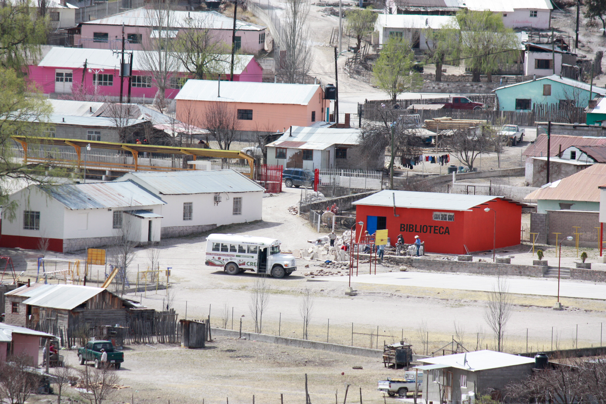 Biblioteca en una de las comunidades donde participa Bola de Papel